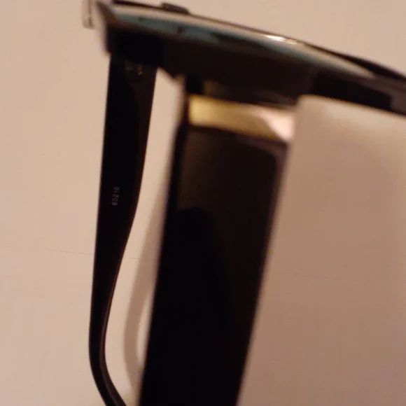 Black Minimal Square Golden Ring Sunglasses - Picture 3 of 4